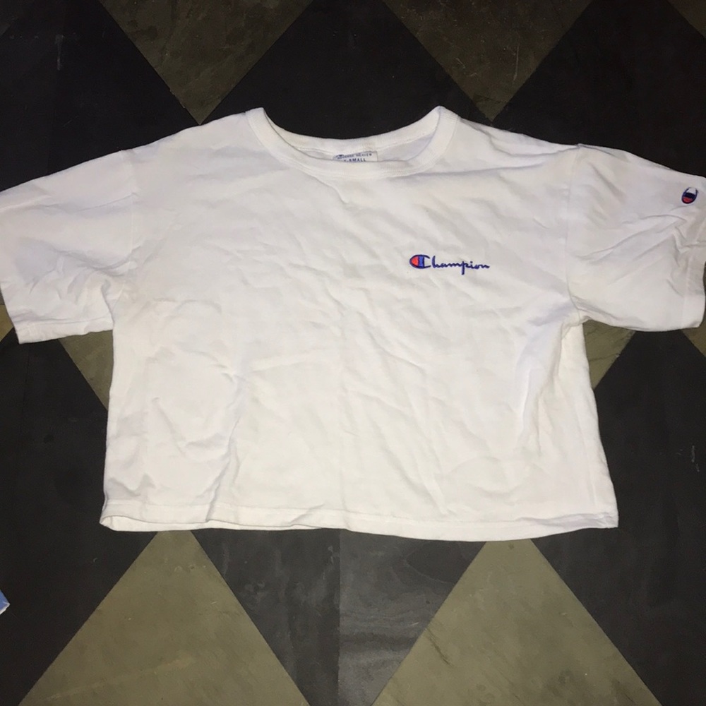white cropped champion shirt